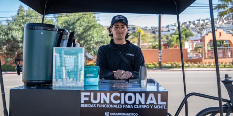 Desde el Parque Azteca, dos jóvenes construyen un camino en el mundo de las bebidas saludables