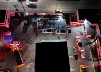 Dos trabajadores resultan intoxicados tras caer en fosa de combustible