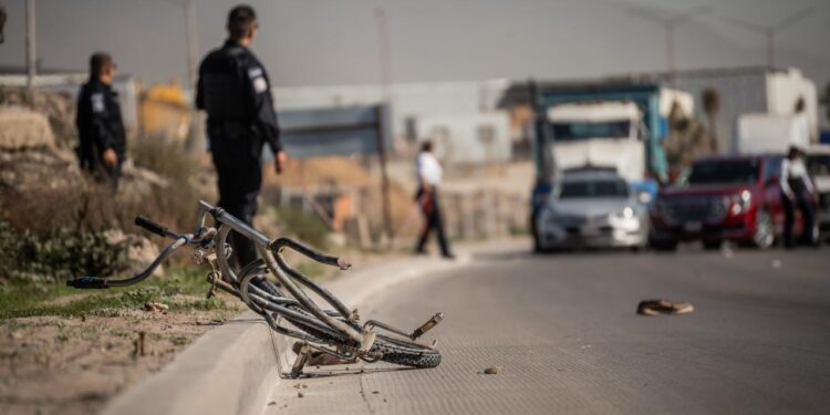 Hombre en bicicleta muere atropellado en la Vía Rápida Alamar
