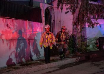 Ataque con bombas molotov incendia cuarto de madera en Cañón de las Rosas