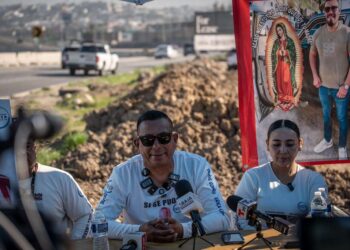 Instalan capilla en memoria de Erick Carrillo sobre la Vía Alamar en Tijuana