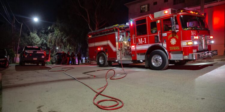 Incendian dos autos en la colonia La Cima