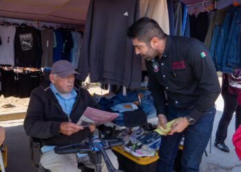 Recorre Armando Ayala tianguis Lucio Blanco en Rosarito