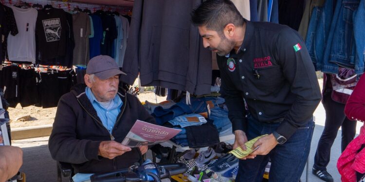 Recorre Armando Ayala tianguis Lucio Blanco en Rosarito