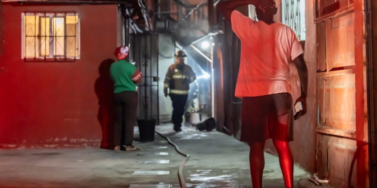 Conato de incendio moviliza a bomberos en la colonia Castillo