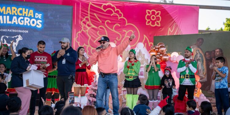 Realizan “Marcha de los Milagros” en la Catedral de Tijuana para apoyar a niña con hidrocefalia