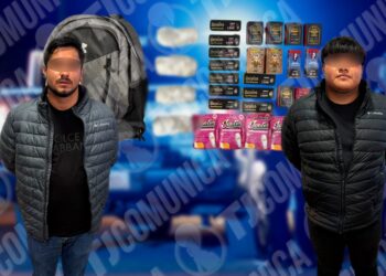 Detienen a dos hombres armados con paquetes de marihuana y plumas de wax