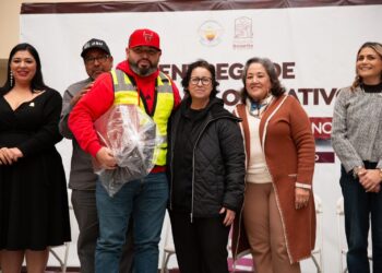 Rocío Adame encabeza entrega de uniformes a personal de la Dirección de Servicios Urbanos