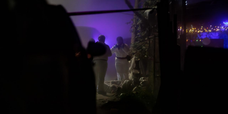 Localizan dos cuerpos con huellas de violencia en la colonia Camino Verde