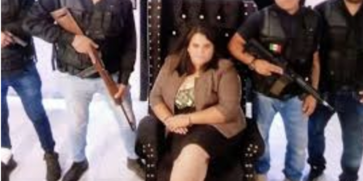“No soy n4rca, soy naca”: Regidora de Morena en Tepotzotlán genera polémica por fotografía con armas