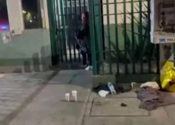 Adulto mayor fallece en la banqueta del Hospital Rubén Leñero sin ser atendido