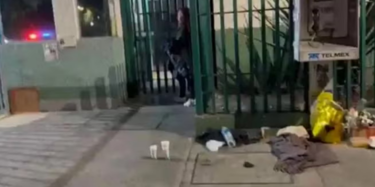 Adulto mayor fallece en la banqueta del Hospital Rubén Leñero sin ser atendido