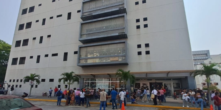 Falta de medicamentos, insumos y tomógrafos inservibles frenan atención a niños con cáncer en Veracruz