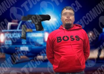 Policía municipal atora a alucín armado