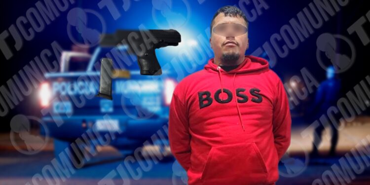 Policía municipal atora a alucín armado