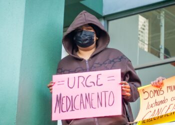 Pacientes del Centro Oncológico Ambulatorio de Tijuana se manifiestan por falta de quimioterapias