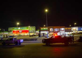 Ejecutan a joven frente a Plaza Sendero