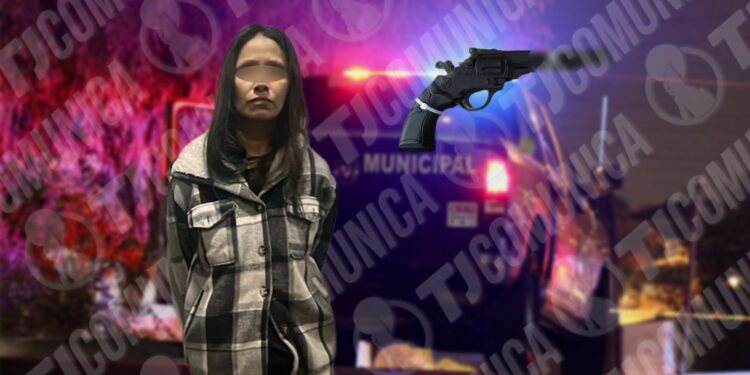 Policía Municipal de Tijuana atora a mujer armada en Camino Verde