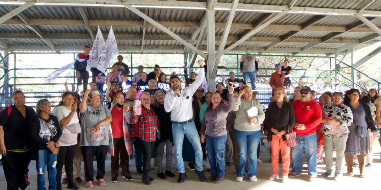 Dialoga Armando Ayala con mexicalenses y acuerdan trabajo coordinado