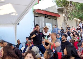 Recorre Armando Ayala la colonia Gabriel Rodríguez en Tijuana