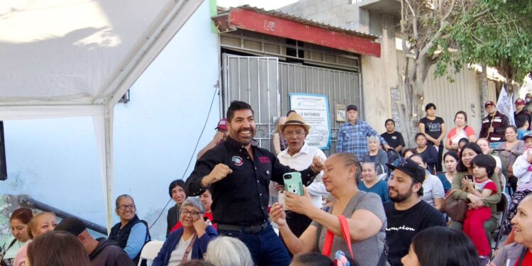 Recorre Armando Ayala la colonia Gabriel Rodríguez en Tijuana