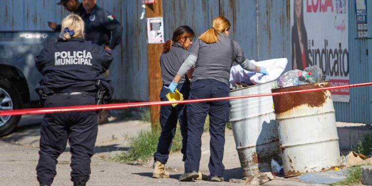 Localizan narcomanta en estación policial de Villas del Sol, en Mexicali