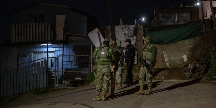 El cuerpo de una persona sin vida y con huellas de violencia fue localizado la tarde de este domingo en la colonia Herrera, en la delegación Playas de Tijuana.