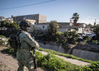Incendian camioneta con cuatro cuerpos en la colonia El Pípila
