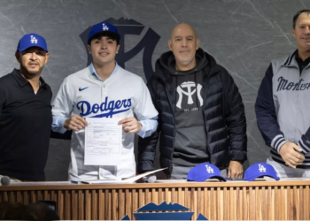Él es Roberto Saucedo, mexicano menor de edad que firmó con Los Dodgers