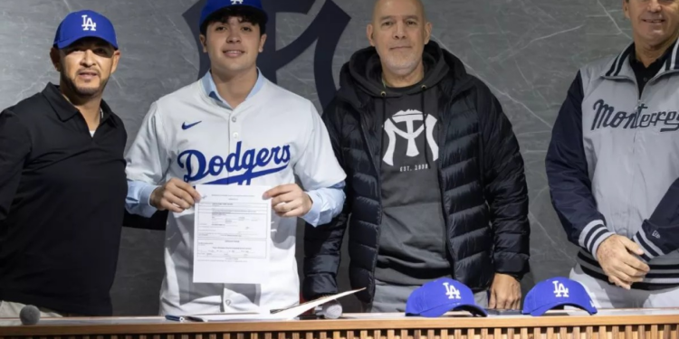 Él es Roberto Saucedo, mexicano menor de edad que firmó con Los Dodgers