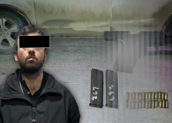 Detienen a hombre armado tras choque vehicular en el bulevar 2000