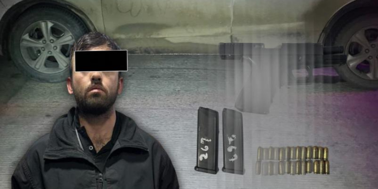 Detienen a hombre armado tras choque vehicular en el bulevar 2000