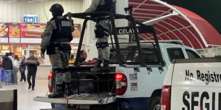 Sujetos armados roban joyería en Celaya