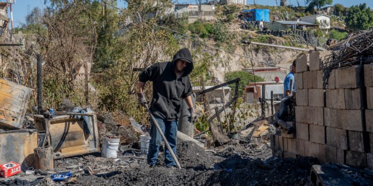 “Vamos a empezar desde cero”, familia de Camino Verde lo perdió todo en incendio y pide apoyo