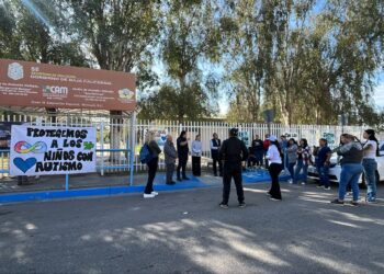 Protestan padres en CAM “Andrea Sullivan” de Mexicali por presunto abuso y falta de atención a alumnos