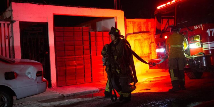 Se incendia casa en la colonia Defensores de Baja California