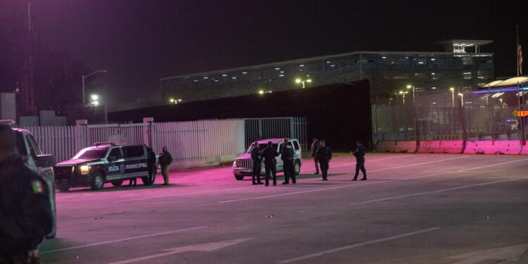 Persecución en Tijuana termina en la garita de San Ysidro