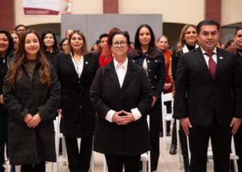 Rocío Adame reafirma el respeto a los símbolos patrios con la Exhibición de Banderas en Palacio Municipal