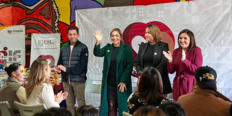 Asiste Síndica Procuradora Teresita Balderas a la entrega de juguetes a DIF BC gestionados por el Gobierno de Tijuana