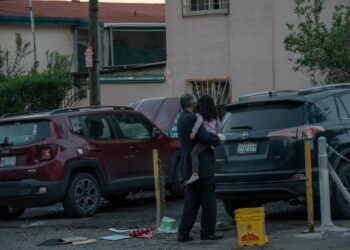 Incendian tres vehículos en Residencial Agua Caliente