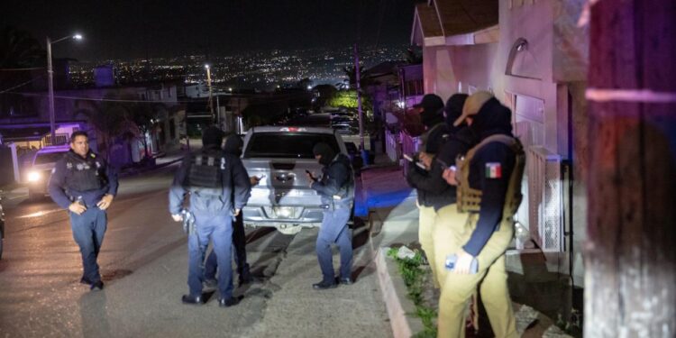 Incendian vehículo en la colonia Altamira; hay dos detenidos