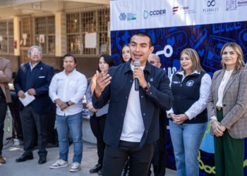 Capacitan a estudiantes para prevenir el cyberbullying y el hackeo en Rosarito