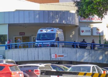 Niña ingresa a urgencias al presentar malestares después de ser arrastrada por corriente que cobró la vida de su padre en El Tecolote