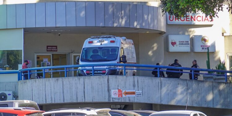 Niña ingresa a urgencias al presentar malestares después de ser arrastrada por corriente que cobró la vida de su padre en El Tecolote