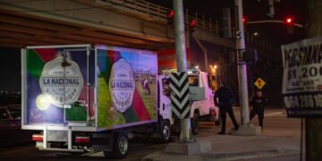 Asaltan distribuidora de leche; autoridades recuperan camiones y detienen a responsables