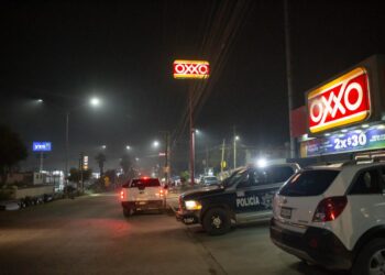 Balean a cliente durante asalto a OXXO en el fraccionamiento Las Fuentes