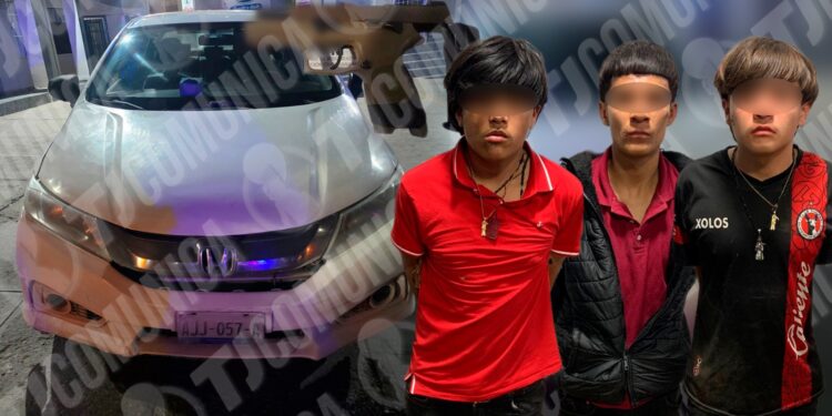 Tres adolescentes, a punta de pistola, amenazaron y robaron un vehículo a un conductor de Uber; fueron detenidos por la Policía Municipal de Tijuana