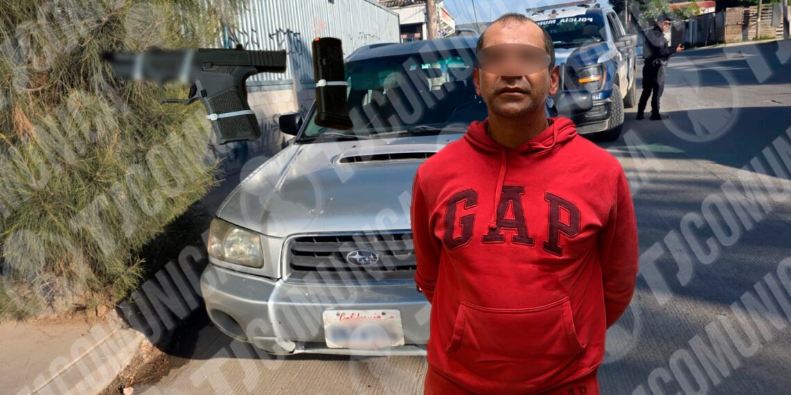 Policía Municipal detiene a hombre armado y con vehículo con predenuncia de robo en Valle Verde