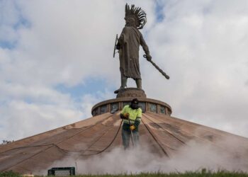 Dos semanas durará la limpieza en Zona Río tras pintas del 8M