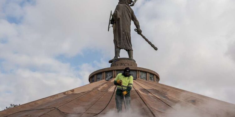 Dos semanas durará la limpieza en Zona Río tras pintas del 8M